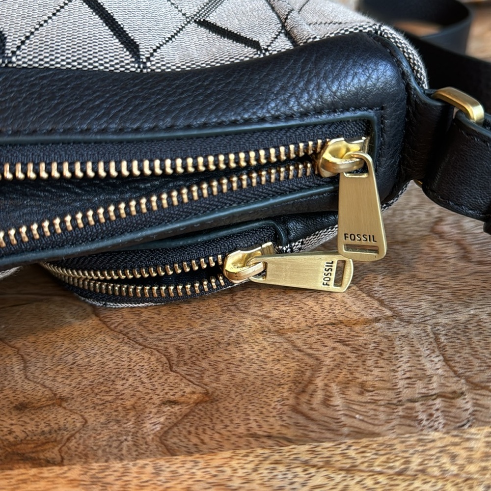 Vtg Fossil Preston Gray canvas Black leather crossbody with adjustable strap - Picture 4 of 10